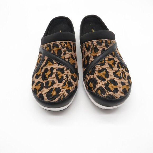 Easy Street Sport Leopard Print Slip-On Shoes Womens Size 5 NEW - Picture 2 of 7